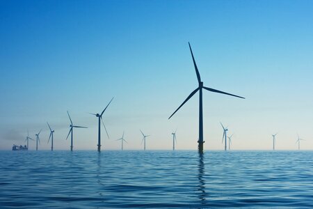 UK Floating Wind Faces Test as Projects, Investors, and Policy Collide